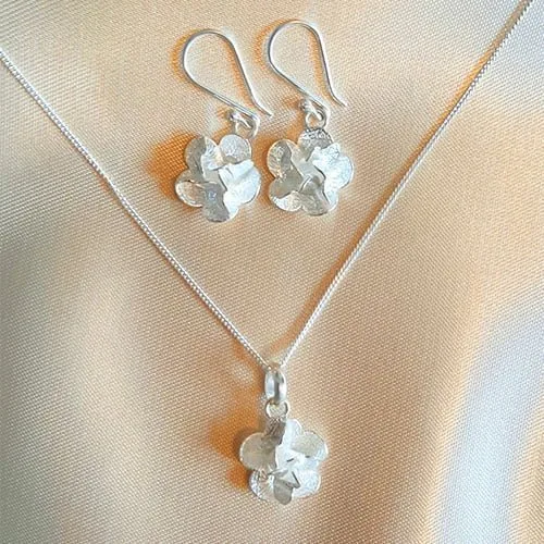 Glowing Rose Set of pendant and earrings