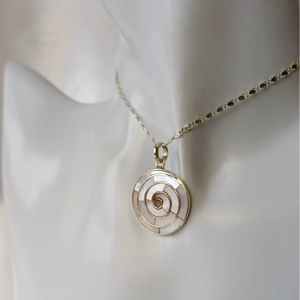 Spiral Nacre Set of Earrings and Pendant
